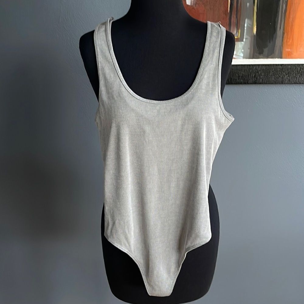 Dress Forum ribbed gray scoop neck thong bodysuit. NWT. Medium.